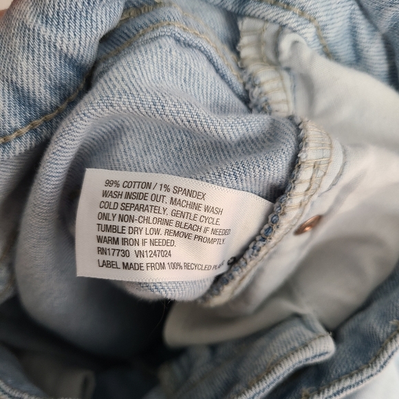 WILD FABLE Light Wash Mom Jeans Size 6 - Picture 13 of 16